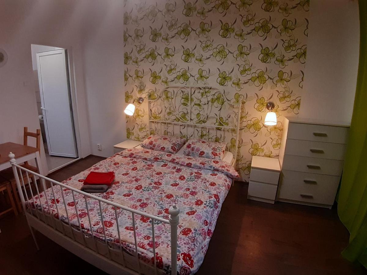 Romantic Calm Apartments Piata Universitate Bucharest Exterior photo